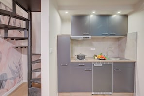 Fridge, microwave, stovetop, dishwasher - Old Town Maison - City Center (Genoa)