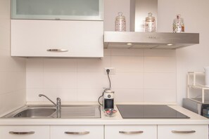 Fridge, microwave, stovetop, coffee/tea maker - Mono Gambero Eucalyptus 241 (Golfo Aranci)