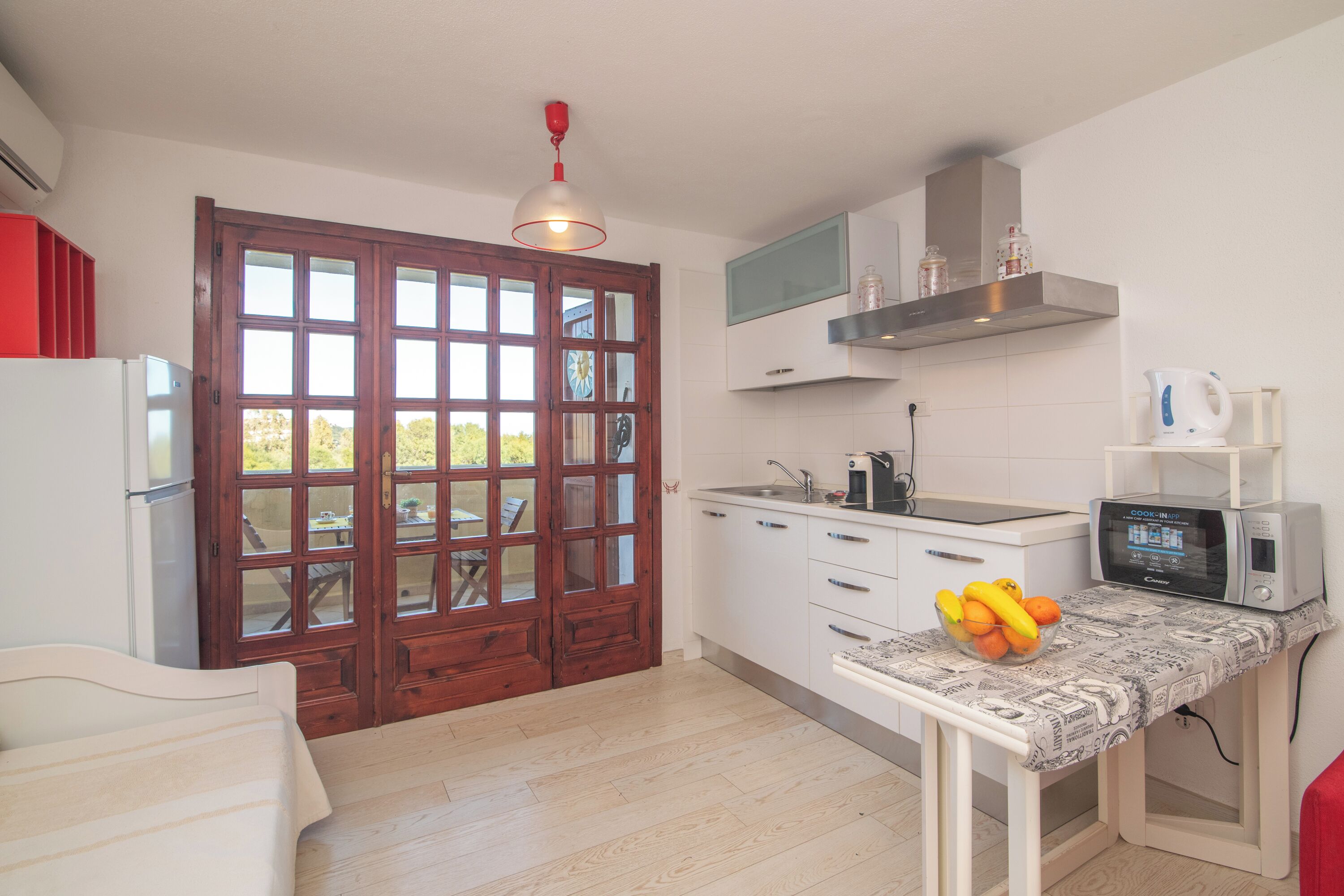 ตู้เย็น, ไมโครเวฟ, เตาประกอบอาหาร, เครื่องชงกาแฟ/ชา