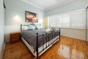 3 bedrooms, iron/ironing board, Internet, bed sheets