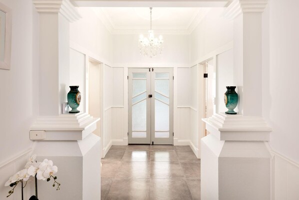 Interior - Central Entertainer's Paradise - Stunning three bedroom classic in the heart of Wodonga (Wodonga)