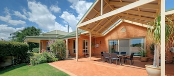 Haldon House - Spacious four bedroom, two bathroom property