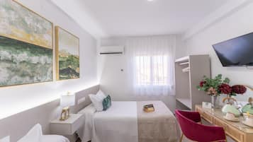 Habitación doble, varias camas | Escritorio y wifi gratis
