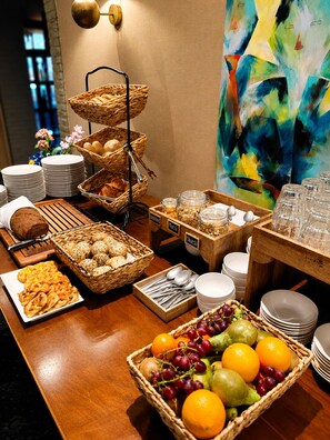 Petit déjeuner buffet servi tous les jours en supplément