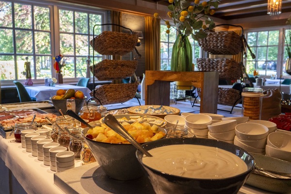 Daily buffet breakfast for a fee