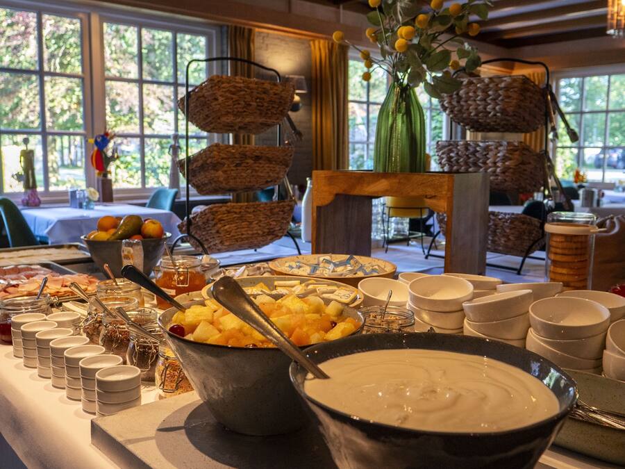 Sarapan prasmanan setiap hari (EUR 17.50 per orang)