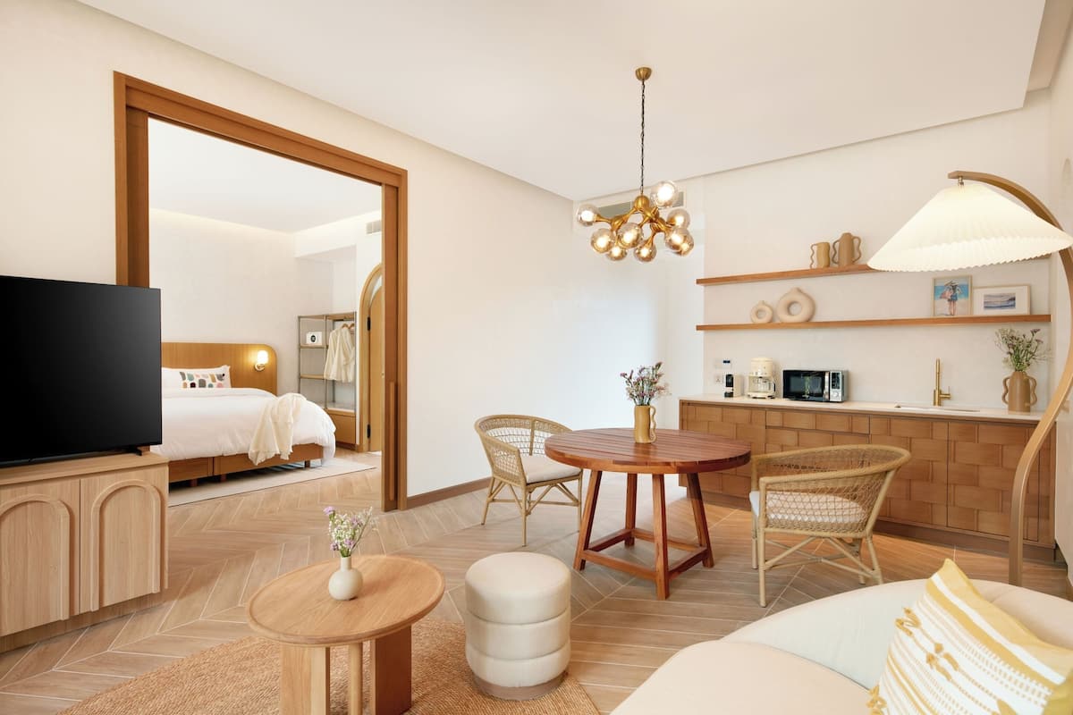 Home Haven Suite | 迷你吧(备有免费物品)、客房内保险箱、遮光窗帘、熨斗/熨衣板