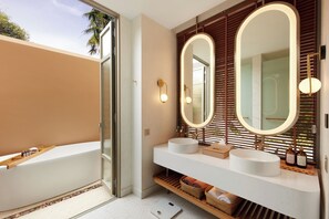 Homey with Pool | Bathroom | Free toiletries, hair dryer, bathrobes, towels