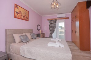 4 quartos, cofres nos quartos, ferros/tábuas de passar roupa