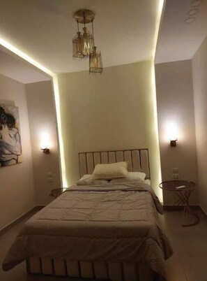 3 室のベッドルーム、アイロン / アイロン台、WiFi (無料)、ベッドシーツ