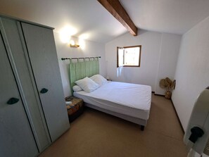 2 bedrooms - Cozy 2-Bedroom House with Mezzanine, Terrace, and Garden – Sleeps 6, Near Beach (Marseillan-Plage)