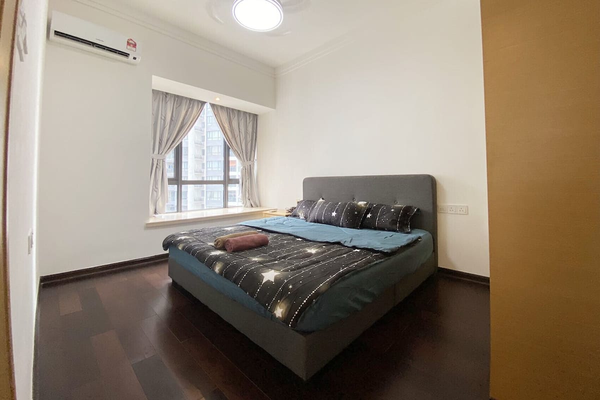 2 bedrooms, individually decorated, individually furnished