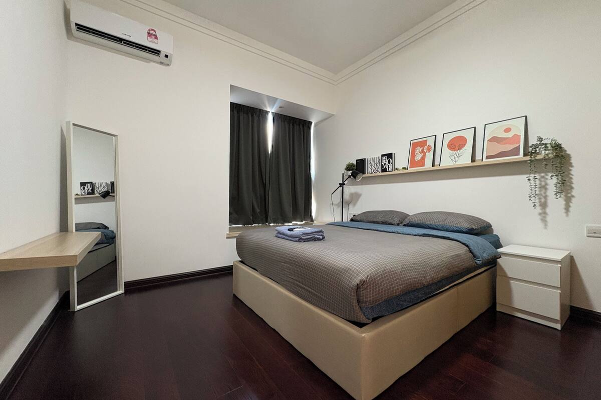 2 bedrooms, individually decorated, individually furnished