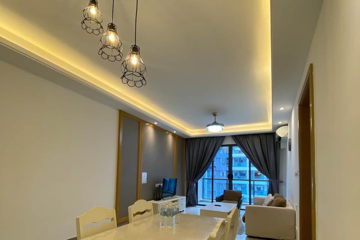 Family Triple Room | Living area | 43-inch Smart TV with cable channels, Netflix, streaming services