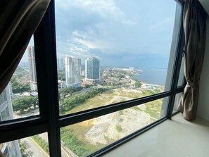 Apartemen Mewah, 2 kamar tidur, pemandangan laut | Pemandangan halaman