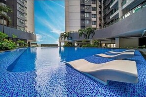 2 座室外游泳池