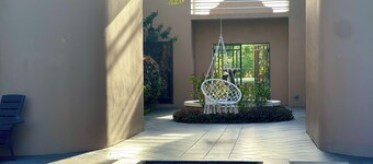 Pearl- Modern Luxurious 3 bedroom condo with tub