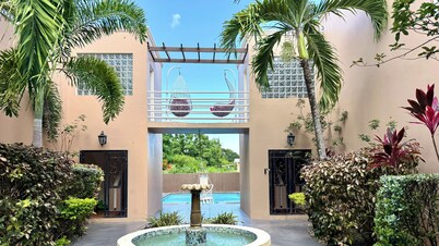 Pearl- Modern Luxurious 3 bedroom condo with tub