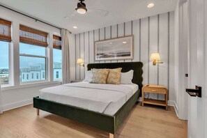 4 bedrooms, iron/ironing board, WiFi, bed sheets - Music City Loft w/ Rooftop + Views Near Broadway (Nashville)