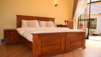 3 bedrooms, desk, iron/ironing board, WiFi