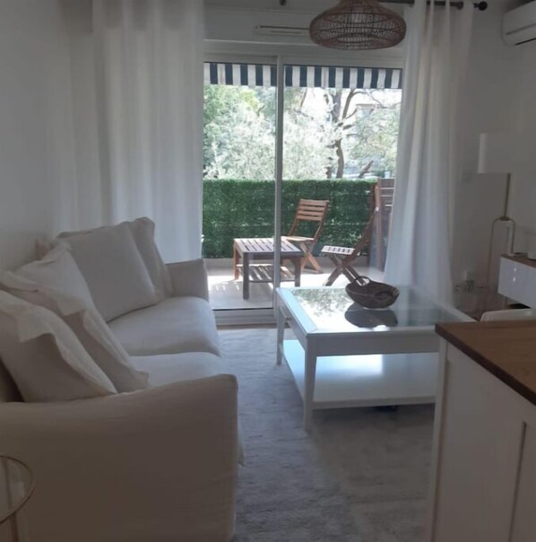 Living area - Appartement Avec Piscine (Cannes)