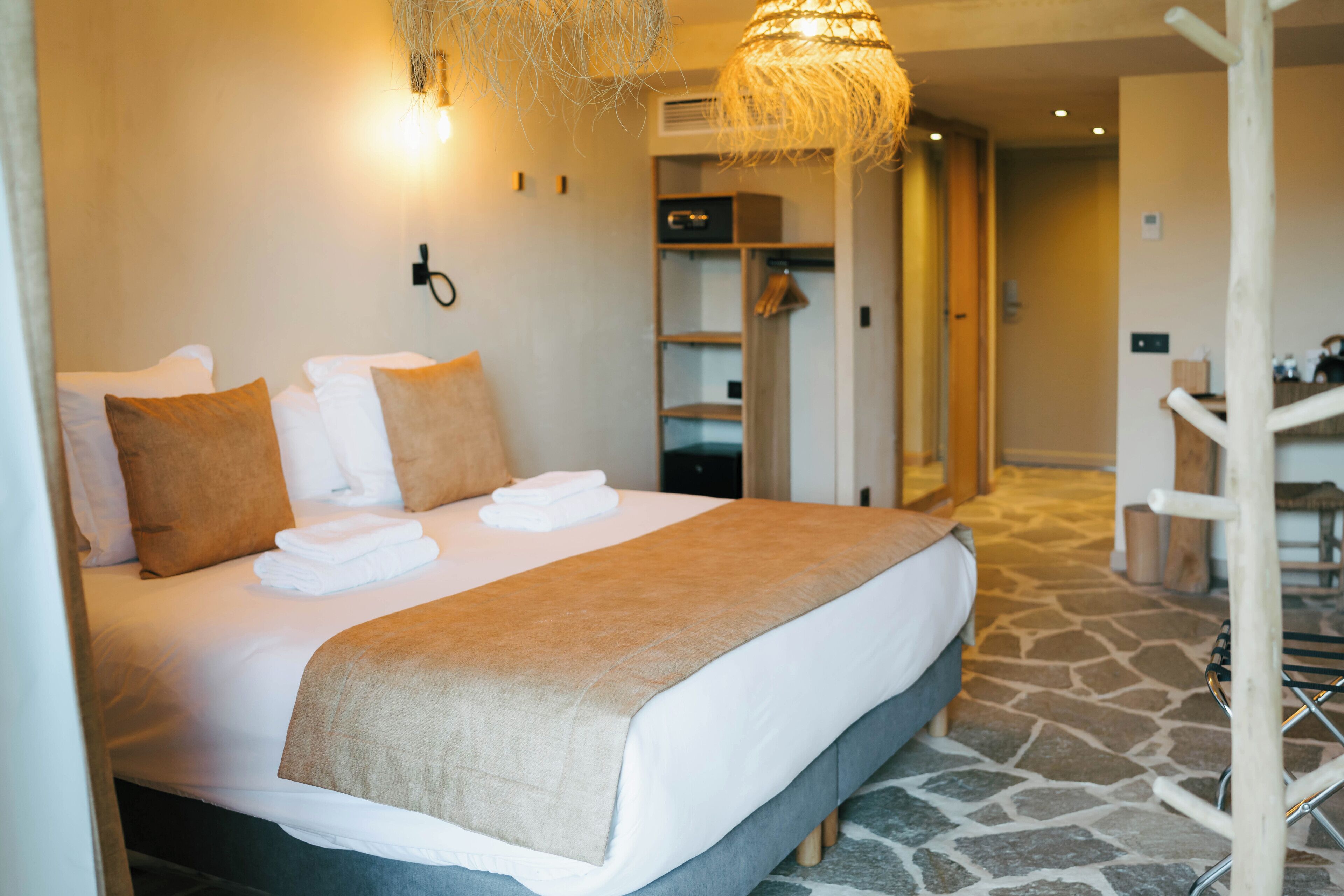 Deluxe Double or Twin Room, Terrace, Garden View | Peti besi dalam bilik, kalis bunyi, Wi-fi percuma, cadar katil 