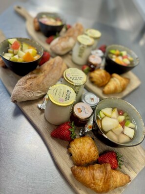 Daily continental breakfast for a fee - Hotel Domaine de la Mer (Hyères)