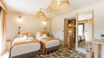 Superior dubbelrum eller tvÄbÀddsrum - utsikt mot trÀdgÄrden | 1 sovrum, vÀrdeförvaringsskÄp pÄ rummet, ljudisolering och gratis wi-fi