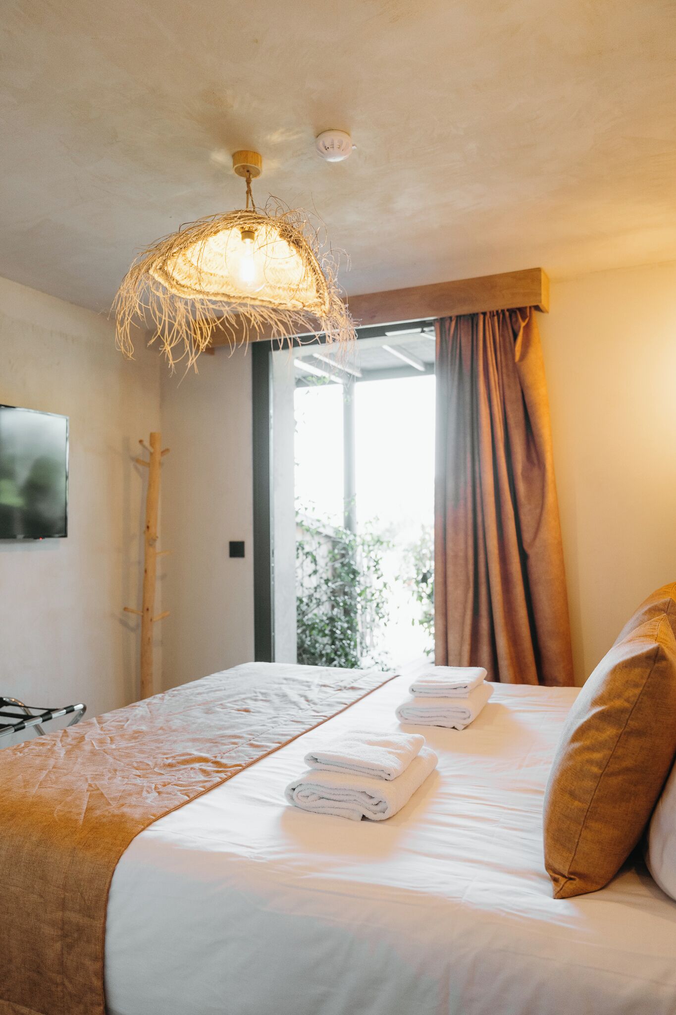 Classic Double or Twin Room, Garden View, Ground Floor | Peti besi dalam bilik, kalis bunyi, Wi-fi percuma, cadar katil 