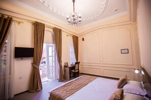 Standard Double or Twin Room | Laptop workspace, free WiFi - Art House (Tashkent)
