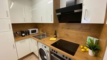 Fridge, microwave, oven, stovetop