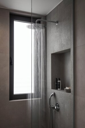 Superior Suite, City View | Bathroom | Shower, hair dryer, slippers, towels - Chania Elegance Suites (Chania)