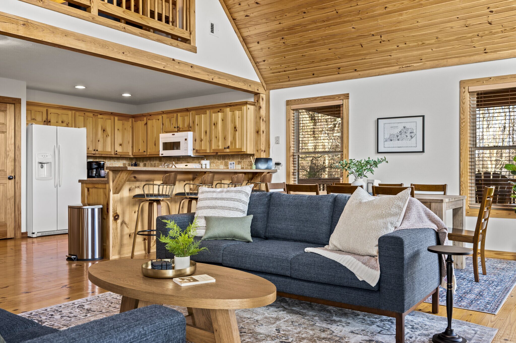 Smart-TV, Kamin, Tischfußball, Bücher