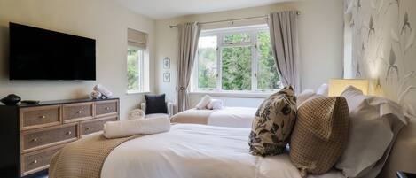 5 bedrooms, individually decorated, individually furnished, desk