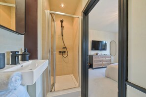 Shower - 8 Newmarket Road (Royston)