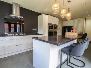 Dishwasher, cookware/dishes/utensils