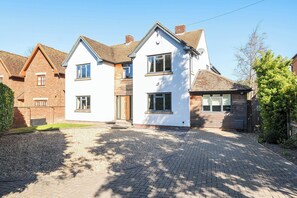 Exterior - 8 Newmarket Road (Royston)