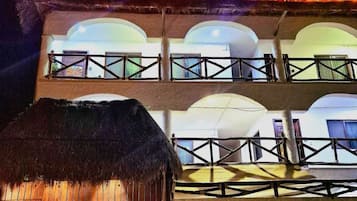 Fachada del alojamiento - Noche