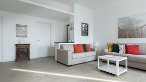 Appartement (2 Bedrooms) | Aire de séjour | Téléviseur