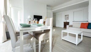 Leilighet (2 Bedrooms) | Oppholdsområde | TV