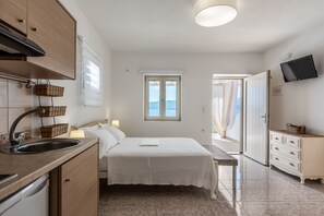 Executive Studio Suite | Iron/ironing board, free WiFi, bed sheets - Anemi Suites (Milos)