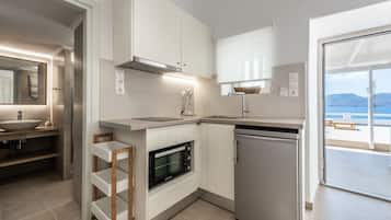 Suite Studio Supérieure | Cuisine privée | Réfrigérateur, plaque de cuisson, bouilloire électrique, grille-pain