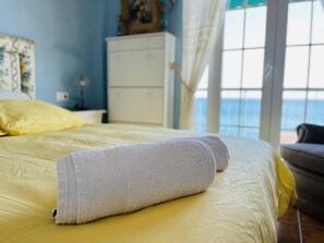 2 bedrooms, iron/ironing board, Internet, bed sheets