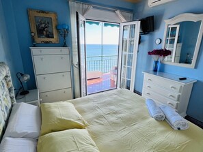 2 عدّة غرف نوم ومكواة/لوح كي وخدمة الإنترنت وملاءات أسرّة