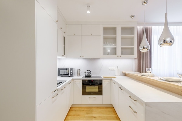 Departamento Confort | Cocina privada | Refrigerador, microondas, horno y parrilla de estufa