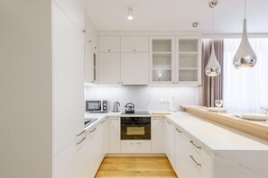 Comfort Apartment | Private kitchen | Fridge, microwave, oven, stovetop