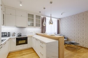 Comfort Apartment | Private kitchen | Fridge, microwave, oven, stovetop - Apartament Florencja z parkingiem (Nowy Targ)