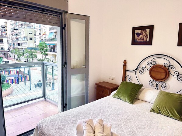 2 bedrooms, iron/ironing board, bed sheets - comfortable cozy apartment by gms apartamentos (Fuengirola)