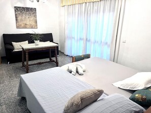2 Schlafzimmer, Bügeleisen/Bügelbrett, Bettwäsche