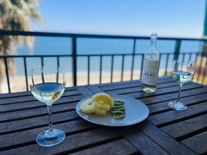 Outdoor dining - Costa del Sol apartment. (Fuengirola)